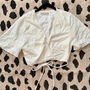 Abercrombie & Fitch White Cropped Wrap Top | Size M
